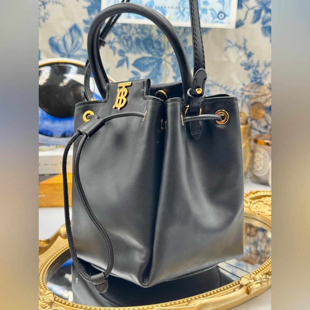 🆕 BURBERRY 🧿 NWOT Monogram Motif Bucket Crossbody Bag, Black - AUTHENTICATED - Picture 7 of 14
